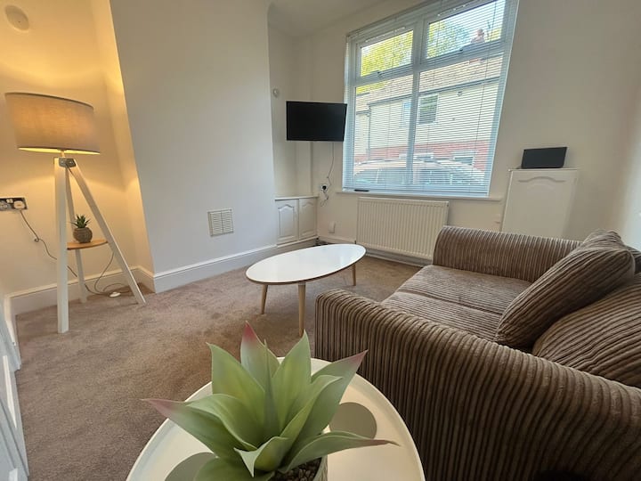 2 Bedroom Cosy Home - Newcastle-under-Lyme