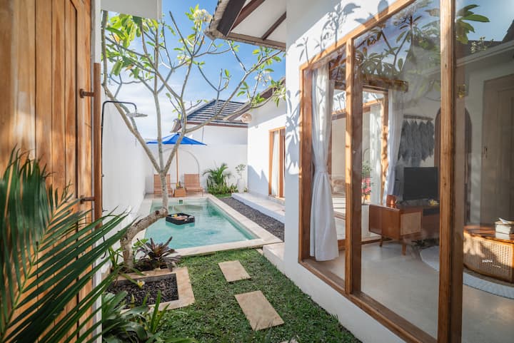 Tropical Bingin Villa | Private Pool & Sun Lounge - Uluwatu