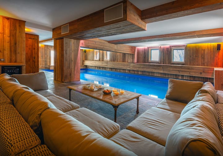 Séjour Avec Piscine Sauna Et Salle De Cinéma - Savoia