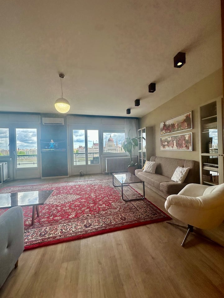 Parliament View Cozy Apartment With Balcony - Budapest