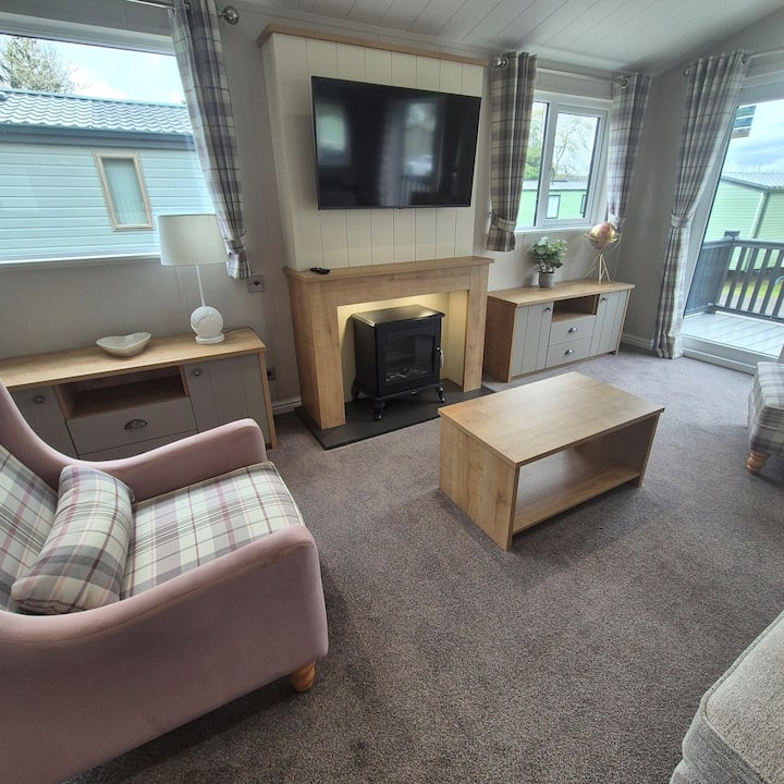 Cosy Lodge Retreat Near Welshpool Countryside - Wales