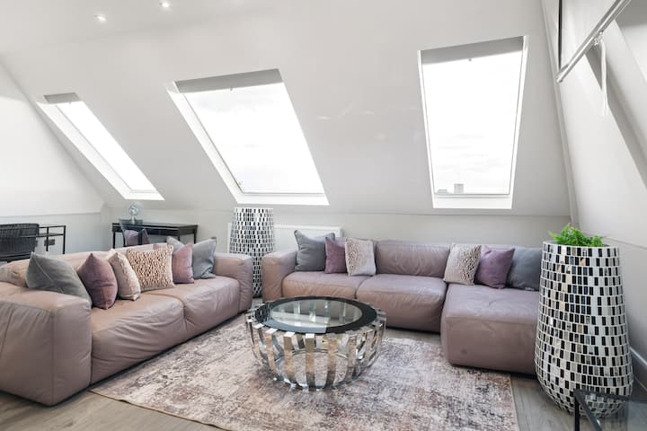 Bright & Spacious 2-bedroom Top Floor Apartment - Edgware