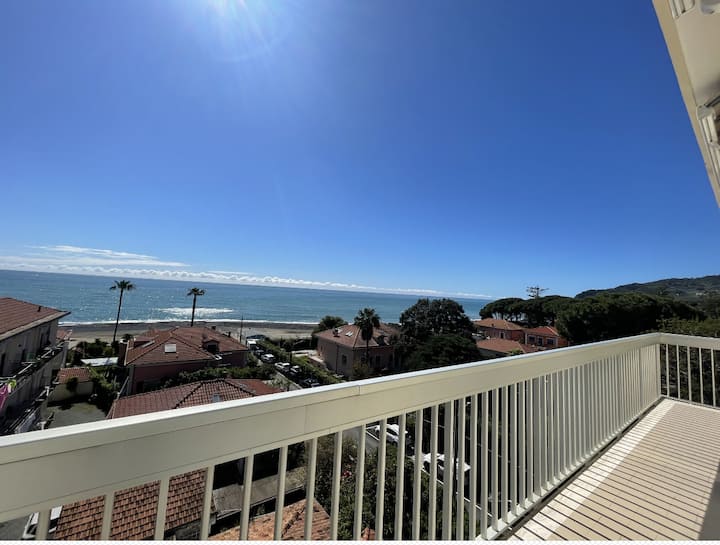 Trilocale Suite In Riva Al Mare Per Vacanze Relax - Diano Marina