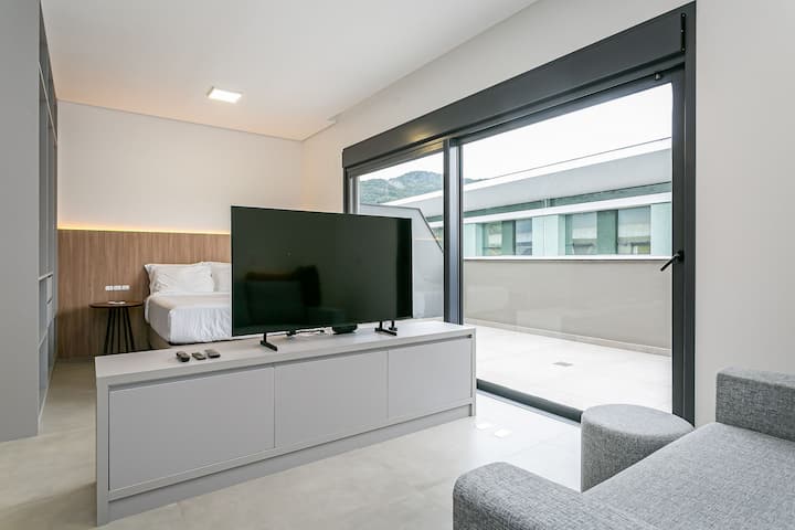 Sophisticated Studio With Balcony | Centro - Florianópolis
