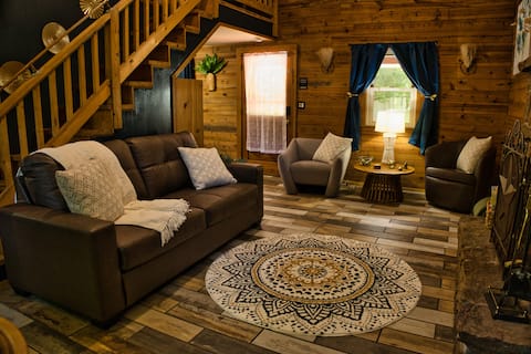 Successful Airbnb property: Pet Friendly cabin w/ hot tub in Arkansas