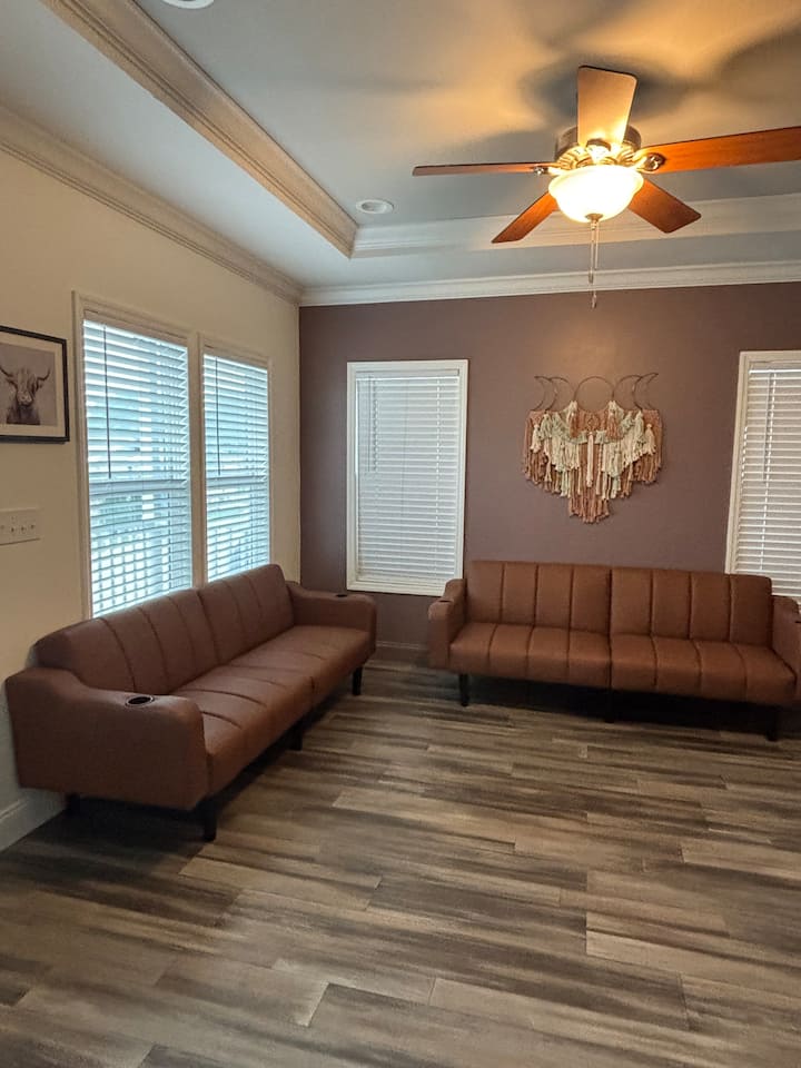 Red 99
Resort Style Cottage On The Lake - Conroe