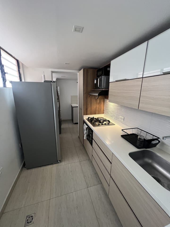Lujoso Apartamento Con Vista Panorámica El Poblado - Medellín