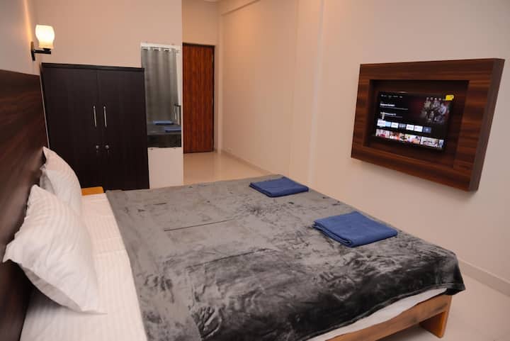 Bedroom 1 image 3