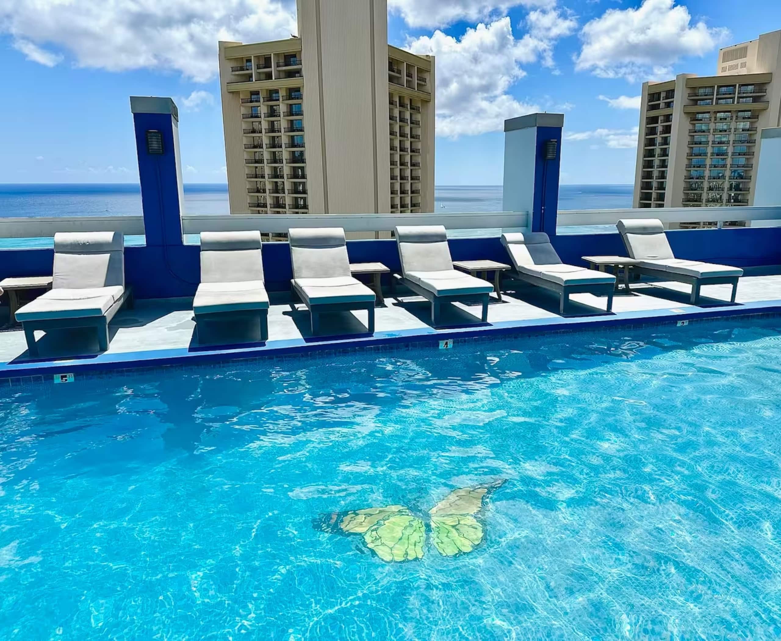 Condo in Honolulu · ★5.0 · Studio · 2 beds · 1 private bath - Image 33