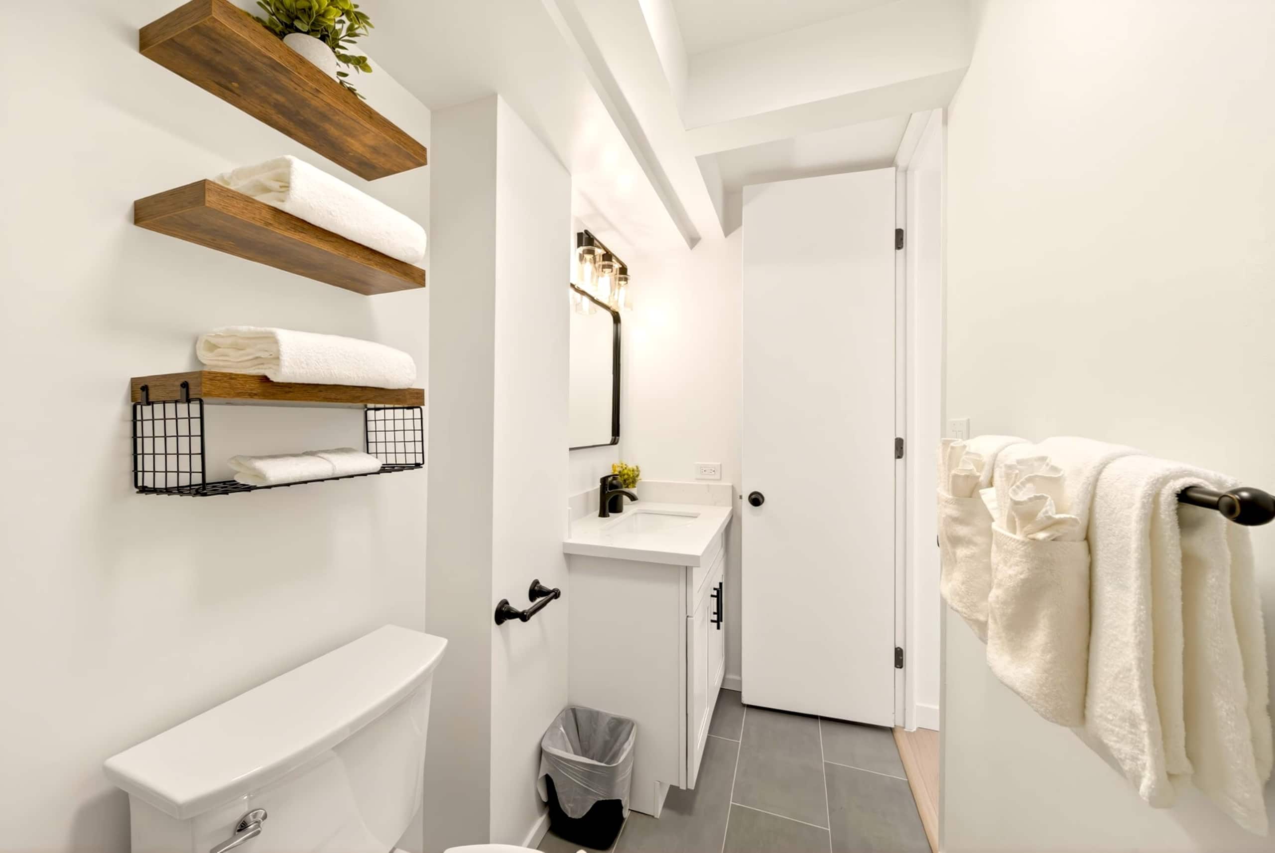 Condo in Honolulu · ★5.0 · Studio · 2 beds · 1 private bath - Image 17