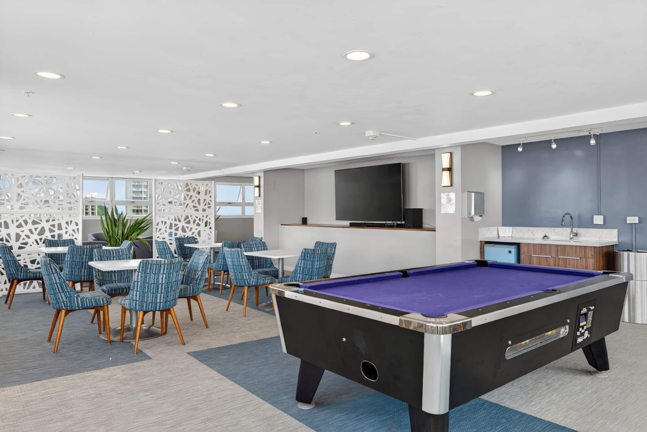 Condo in Honolulu · ★5.0 · Studio · 2 beds · 1 private bath - Image 44