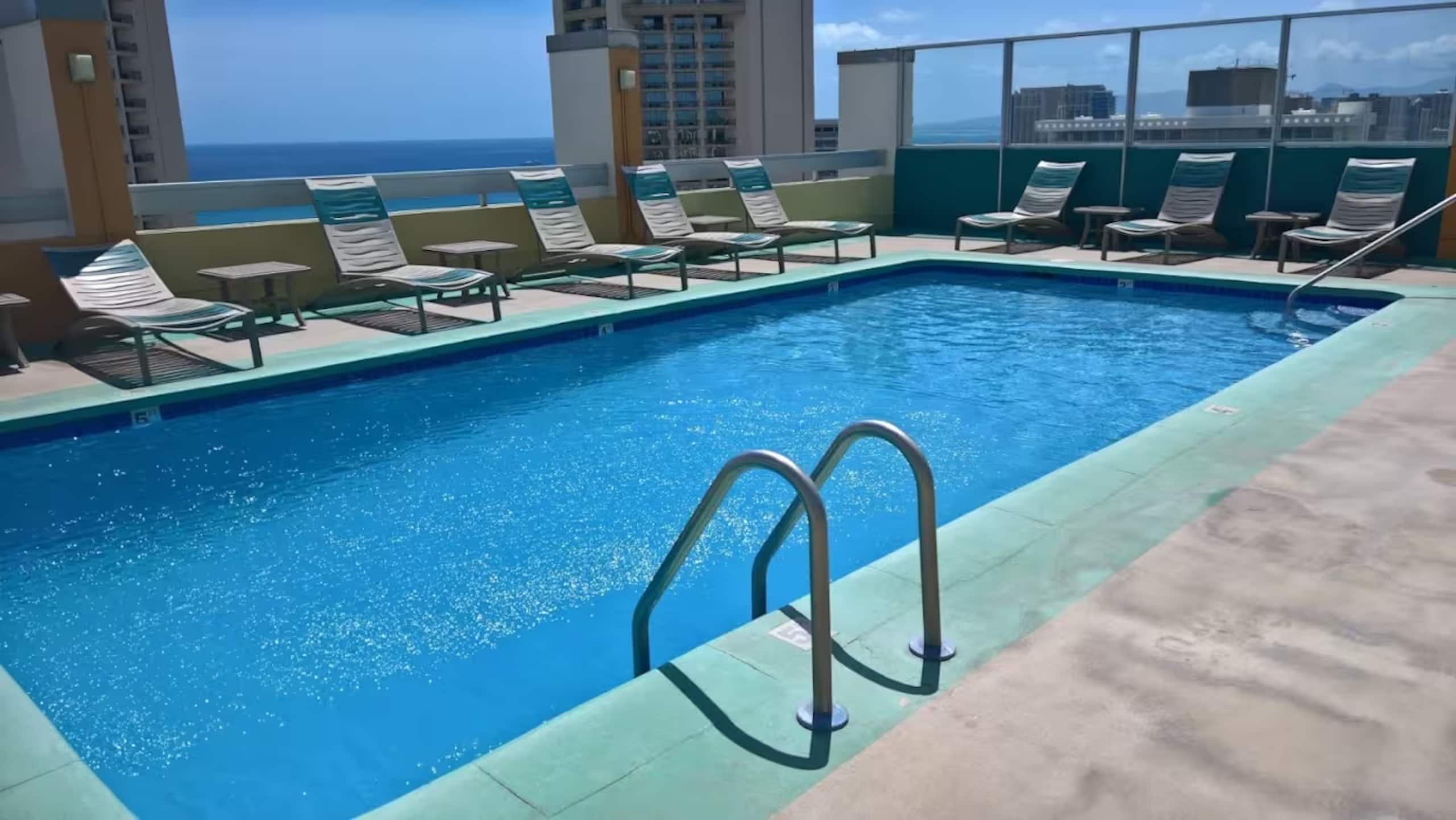 Condo in Honolulu · ★5.0 · Studio · 2 beds · 1 private bath - Image 30