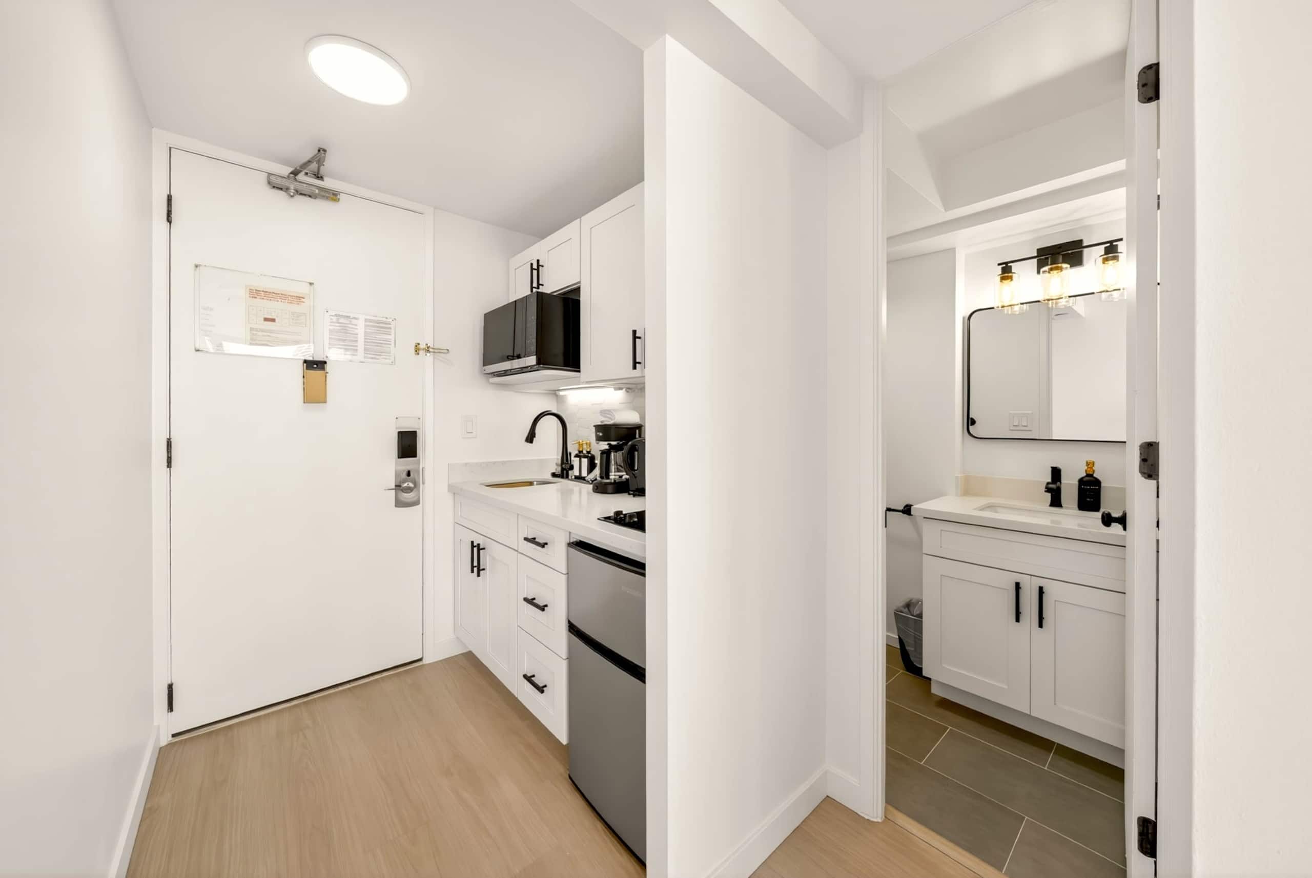 Condo in Honolulu · ★5.0 · Studio · 2 beds · 1 private bath - Image 12