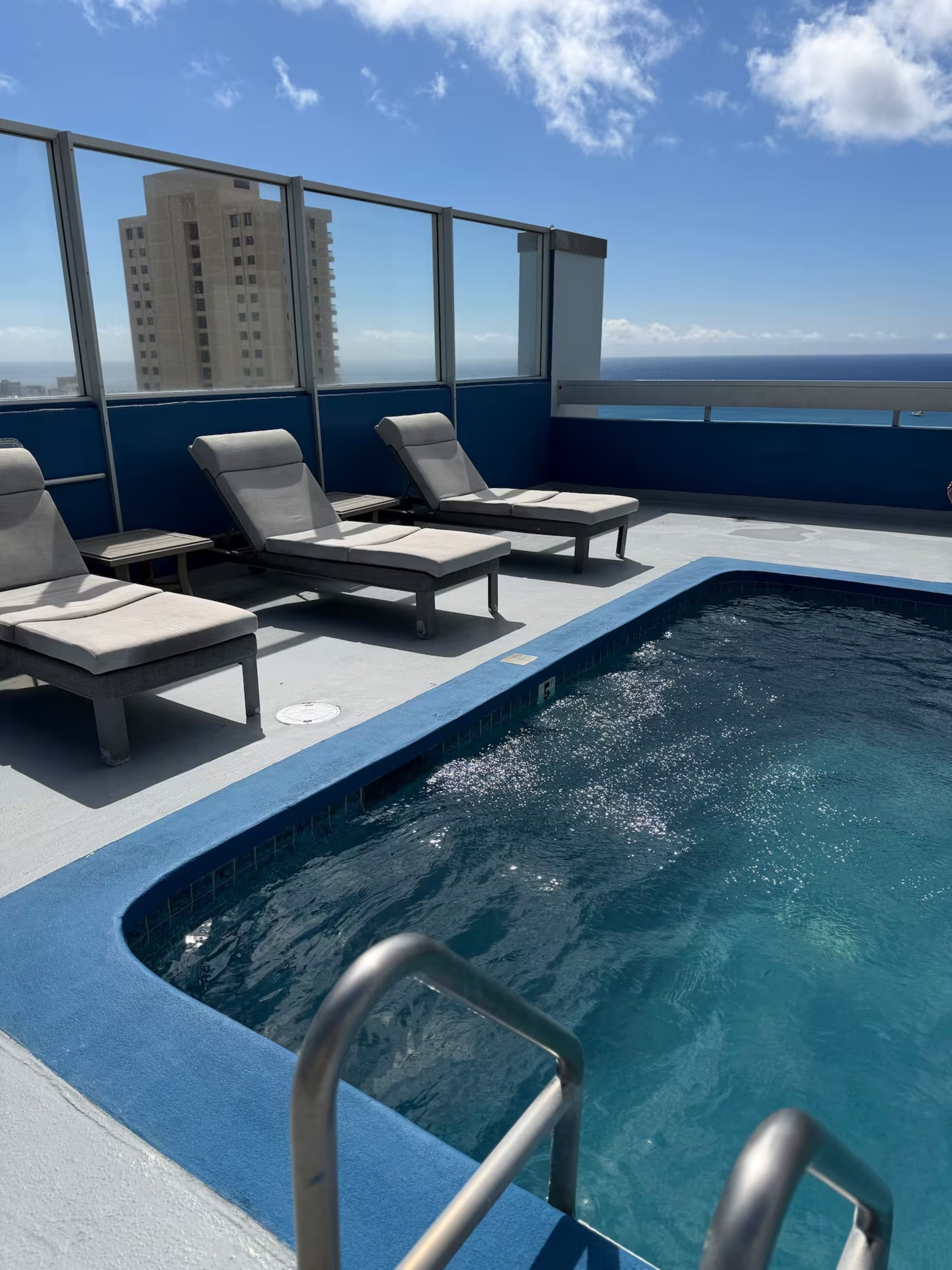 Condo in Honolulu · ★5.0 · Studio · 2 beds · 1 private bath - Image 34