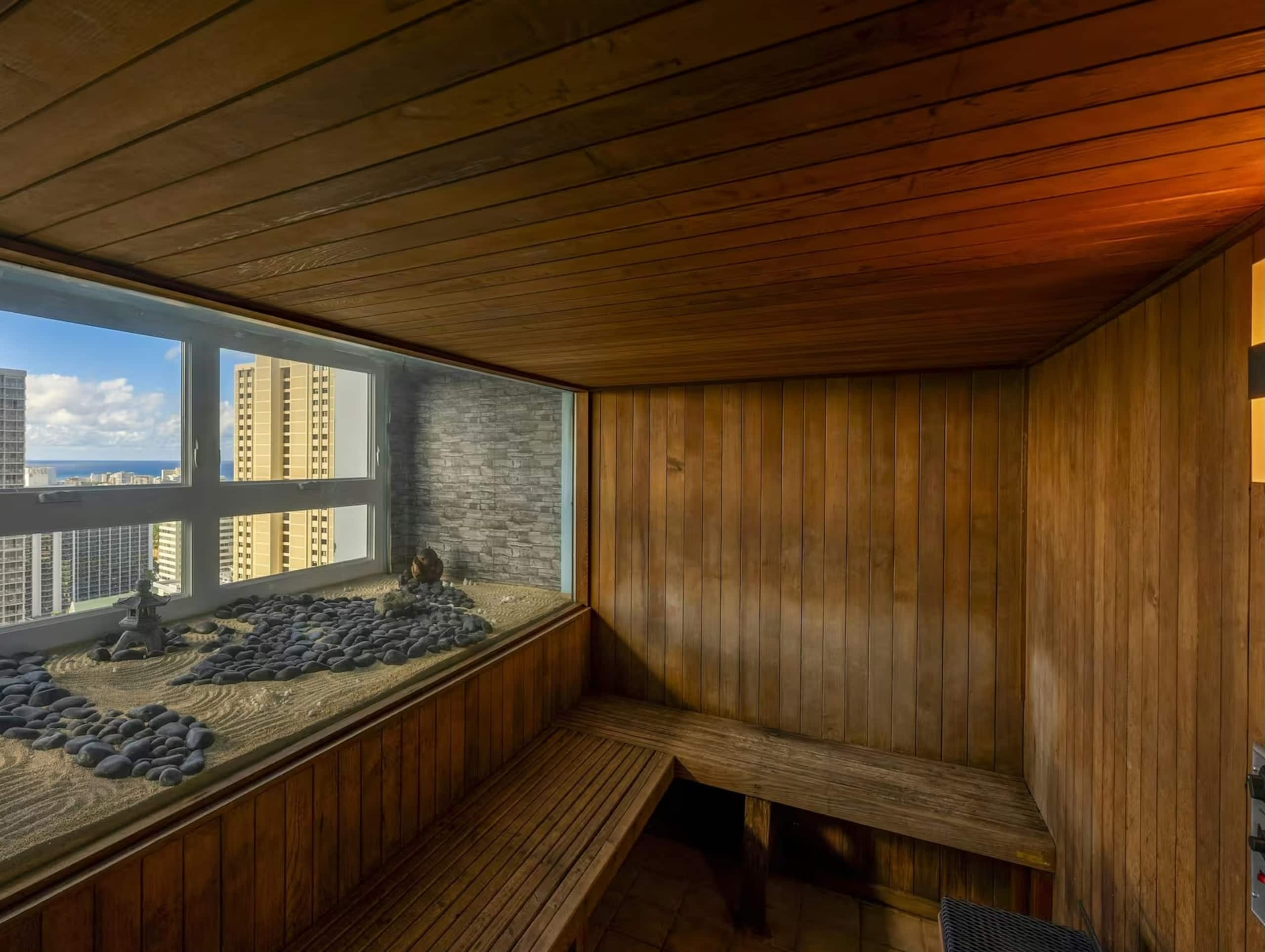 Condo in Honolulu · ★5.0 · Studio · 2 beds · 1 private bath - Image 37