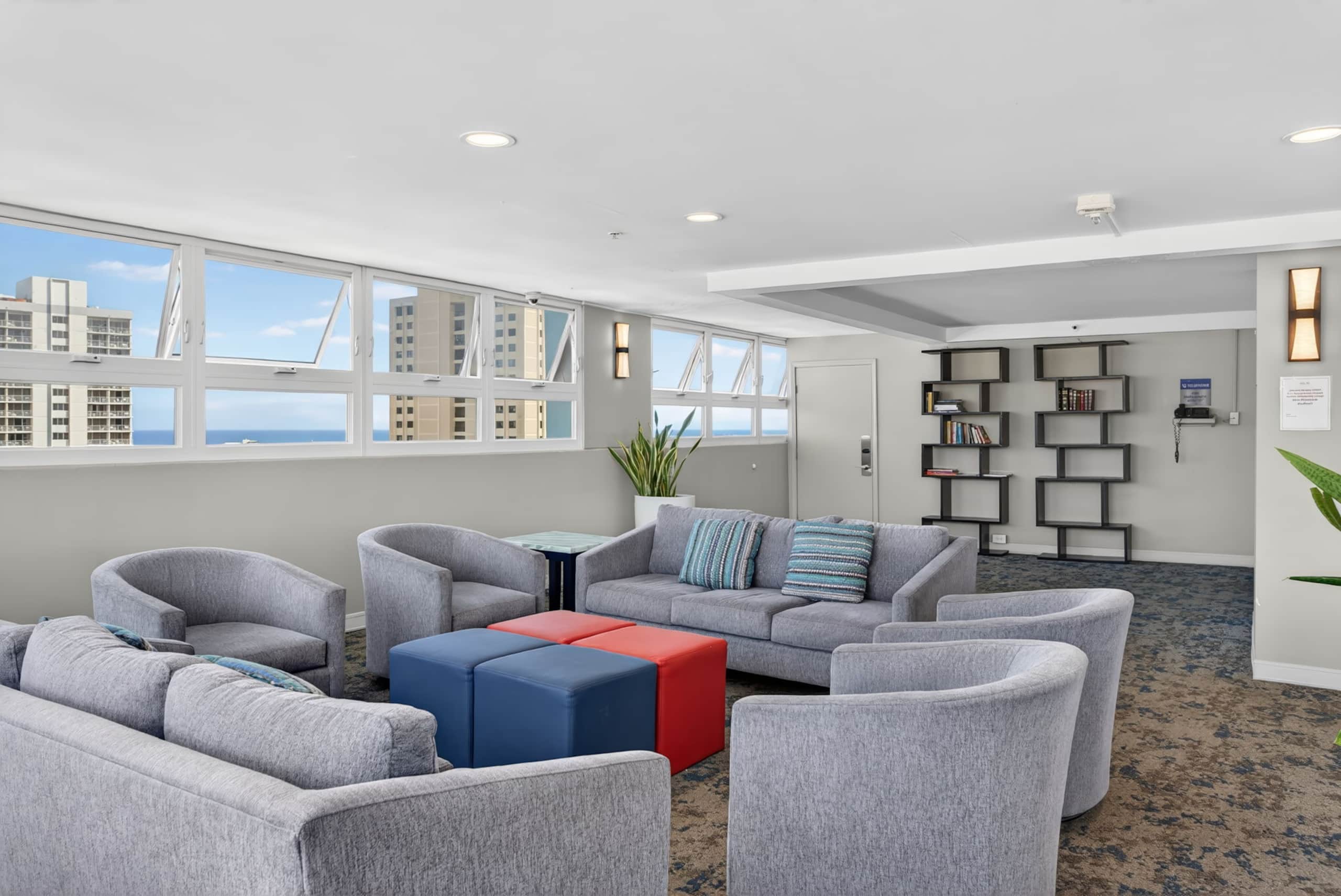 Condo in Honolulu · ★5.0 · Studio · 2 beds · 1 private bath - Image 42