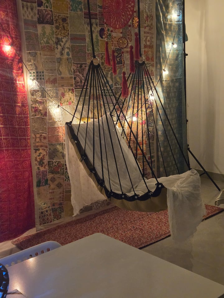An Experiential Artsy Suite With Kitchen - Jaipur