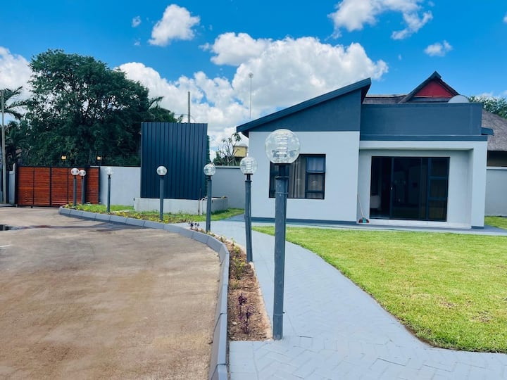 Xitshavani Queen Studio - Phalaborwa