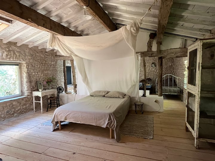 En Surplomb D'une Rivière, Petite Bastide Cathare - Limoux
