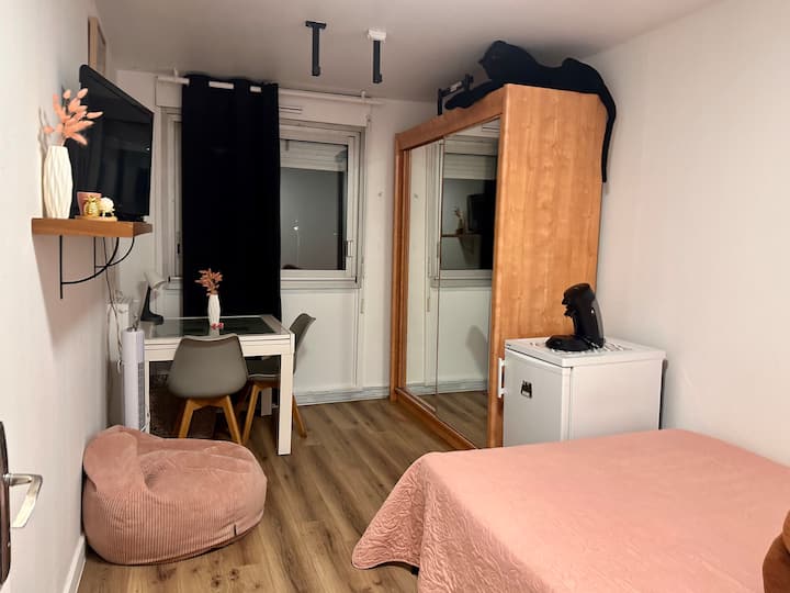 Habitación En Apartamento Familiar - Clichy