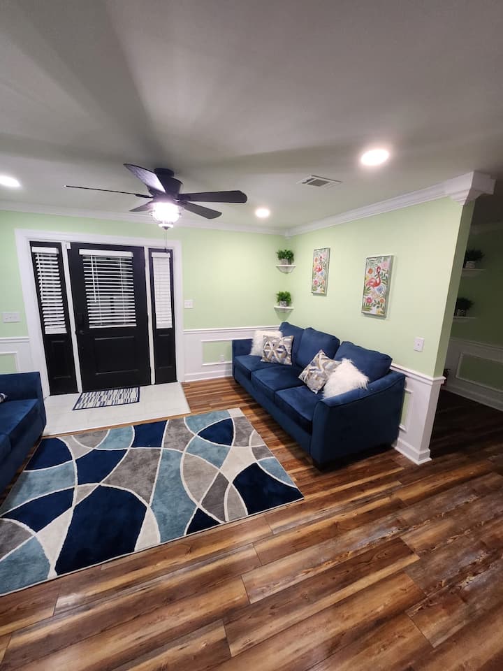 Beautiful 4br Home W/ 3 Baths & Plenty Of Space - Stone Mountain, GA