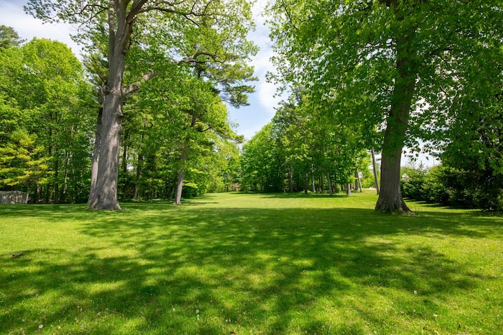 The Riverhouse At Ausable • 2.5 Acres • Sleeps 12 - Grand Bend
