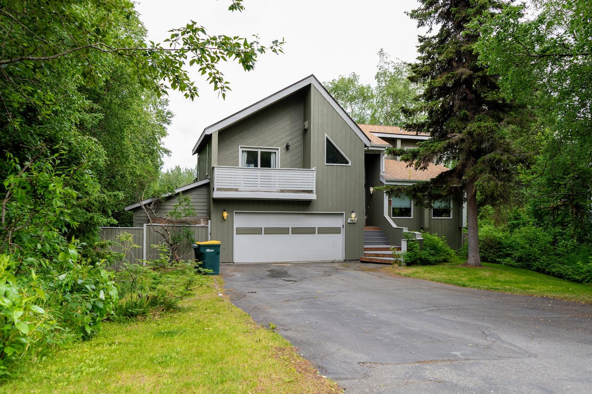 Exterior of Bayshore Basecamp in Anchorage