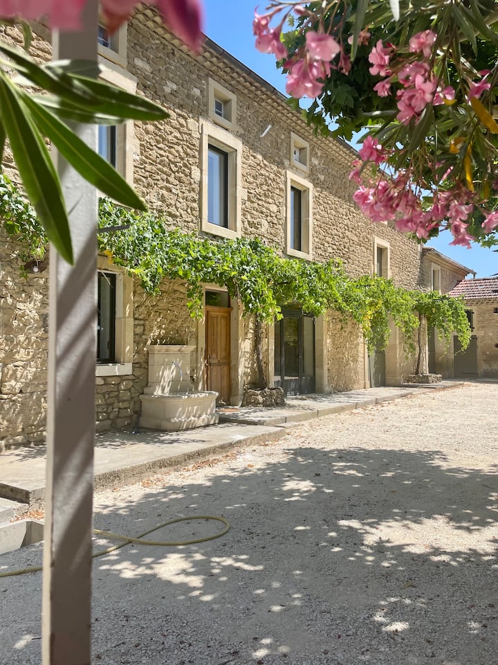 Ferme Au Coeur De Son Domaine Privé De 4 Hectares - Grignan