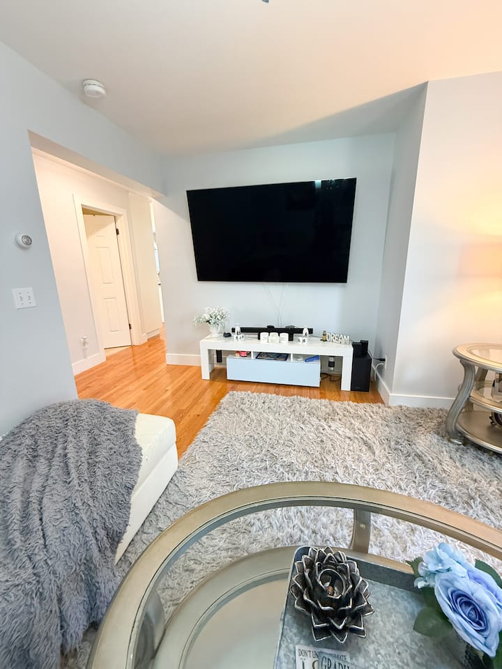 Charming 3-bedroom Apartment/home In Oak Bluffs - Edgartown, MA