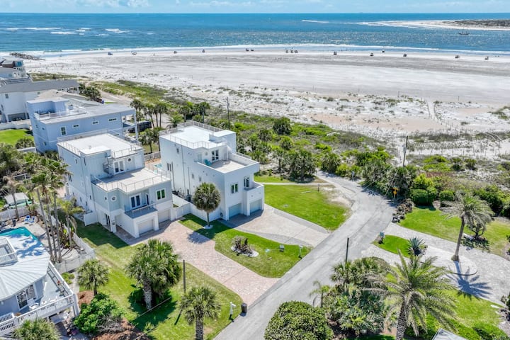 Oceanfront, Steps To Sand, Pool, Balconies, Fenced - Vilano Beach, FL