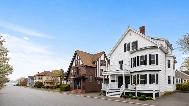 Old Willow Bay | Coastal Victorian 2br In Salem - Beverly, MA