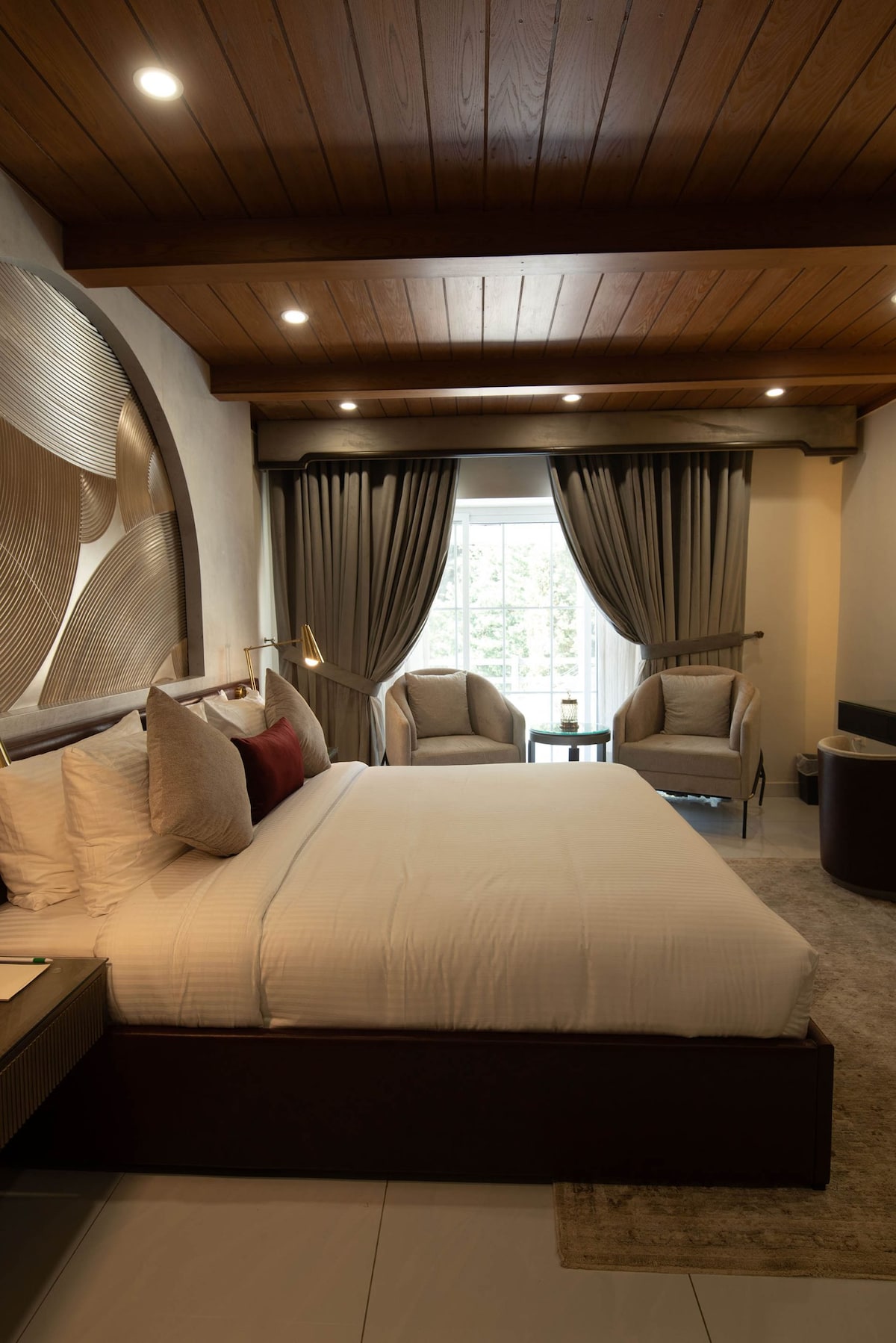 Executive Suite · Cedar & Pines Ayubia