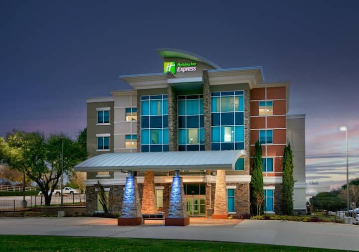 Easy Access To I-635, & Airports | Free Breakfast - Irving, TX