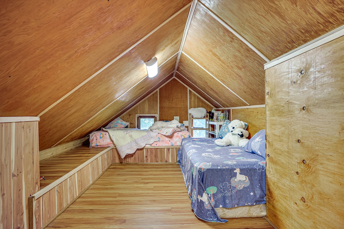 Henderson Bay Historic Log Cabin photo 2