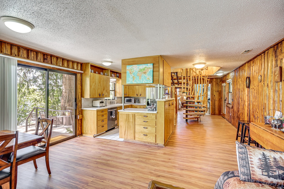 Henderson Bay Historic Log Cabin photo 9