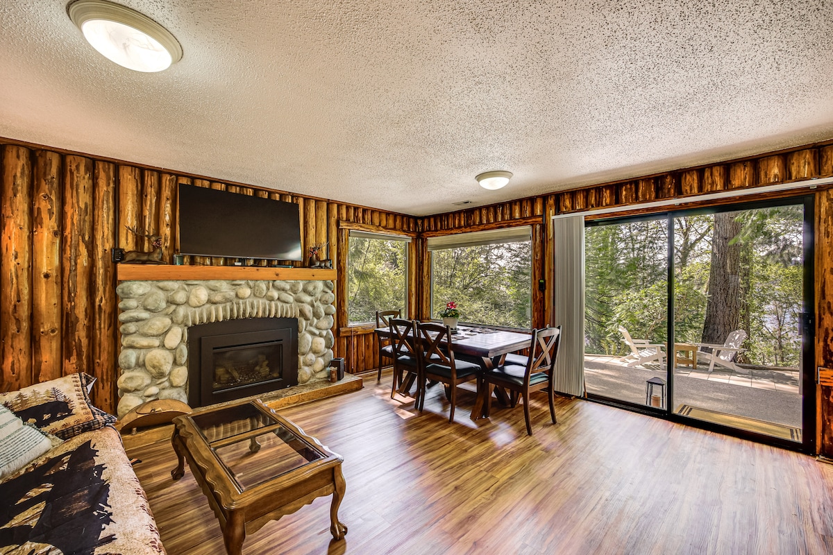 Henderson Bay Historic Log Cabin photo 18