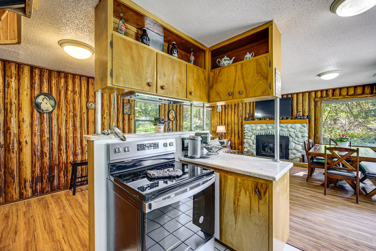 Henderson Bay Historic Log Cabin photo 27