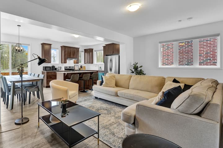 4 Bedroom+8 Bd+65in Tv+pingpong+parking - Kitchener