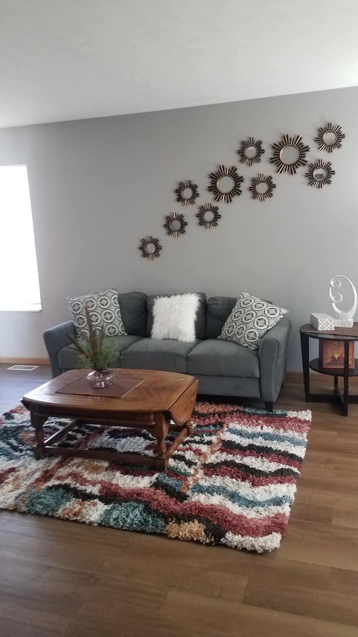 Crew Stop Cottage: Ideal For Work Groups - Campbell, OH