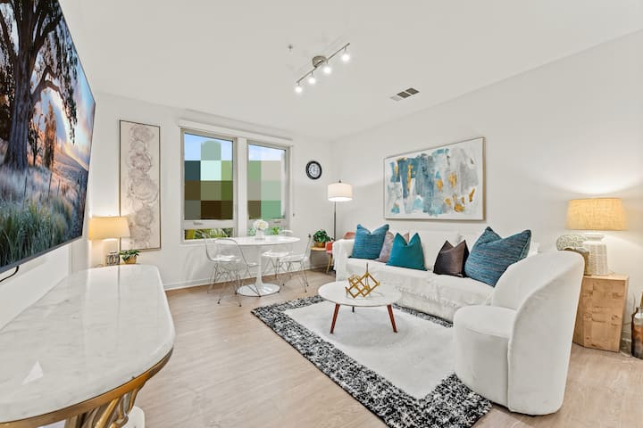 Irvine Spectrum Apartments Home - Lake Forest, CA