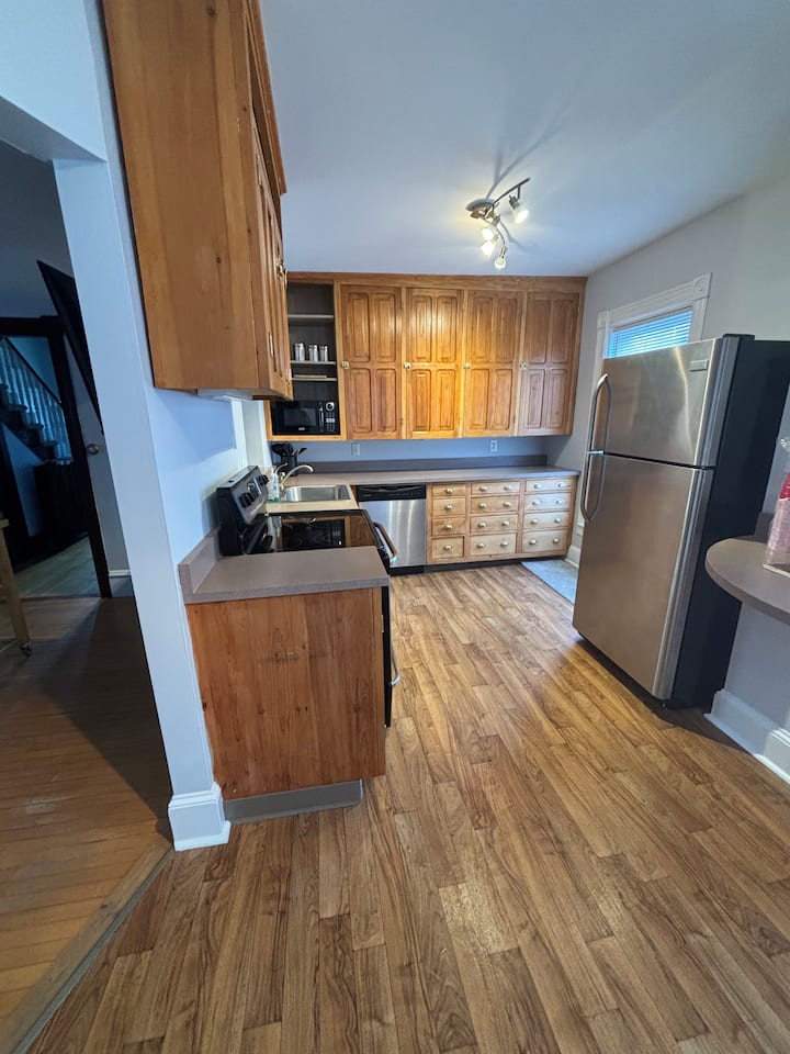 4 Bedroom 2 Bathroom House Centrally Located - Plattsburgh, NY