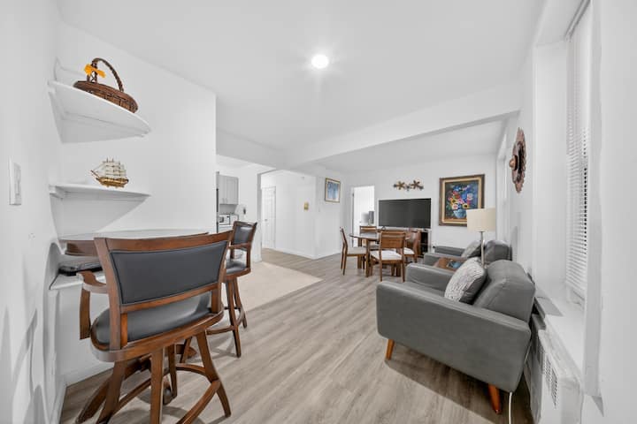 Explore Nyc From Spacious 3br Apt In Flushing - New York