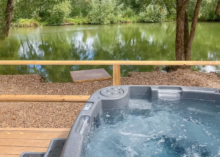 Waterside Lodge - Warminster