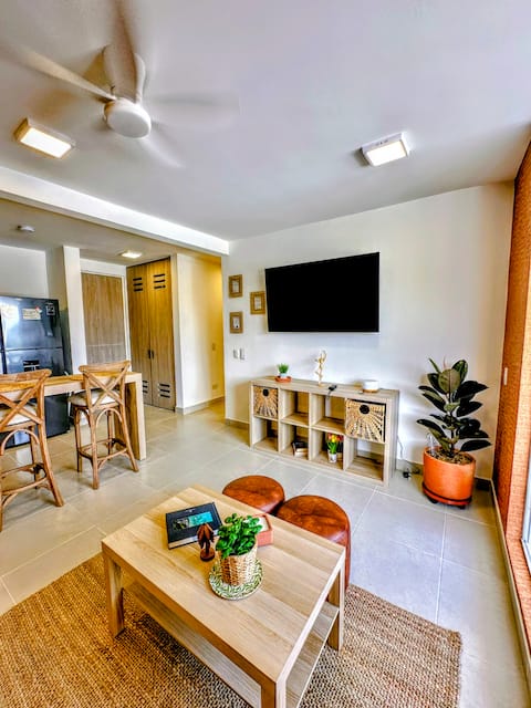 Top Airbnb: Latido Canada Lux Condo! Laurels! SwPool/HTUB in Villeta