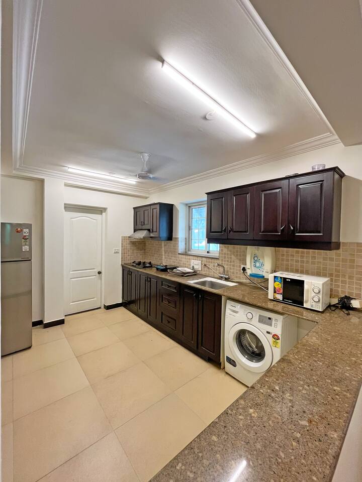 Full kitchen image 1