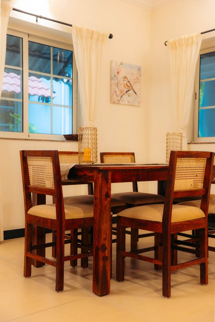 Dining area image 3