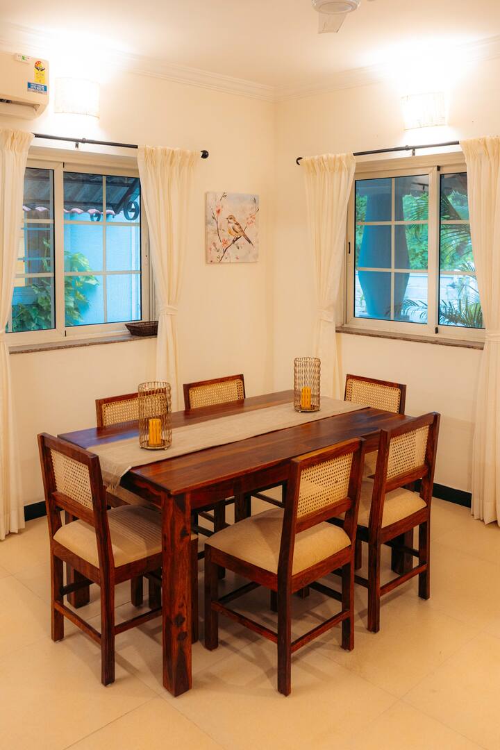 Dining area image 2