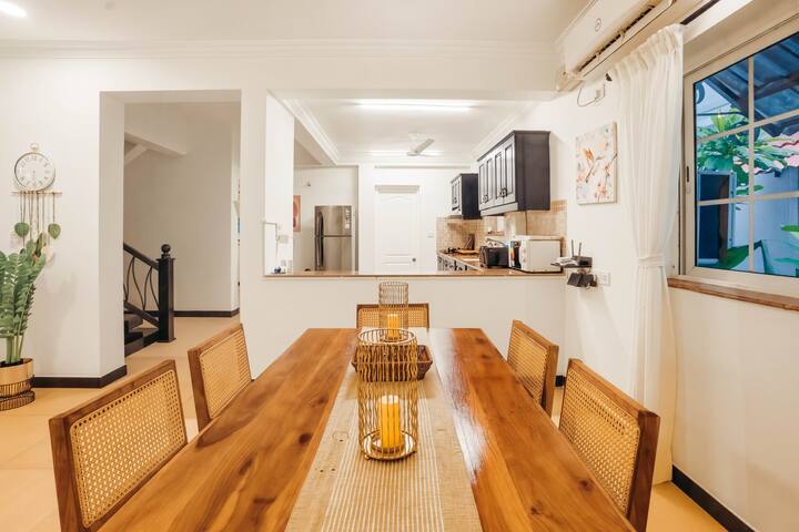 Dining area image 4