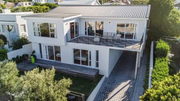 Legacy House | Sea And Mountain Views | Voelklip - Hermanus