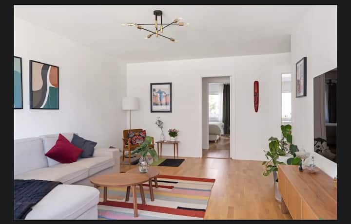 Beautiful Spacious Flat 8 Min From Central Stockho - Danderyd